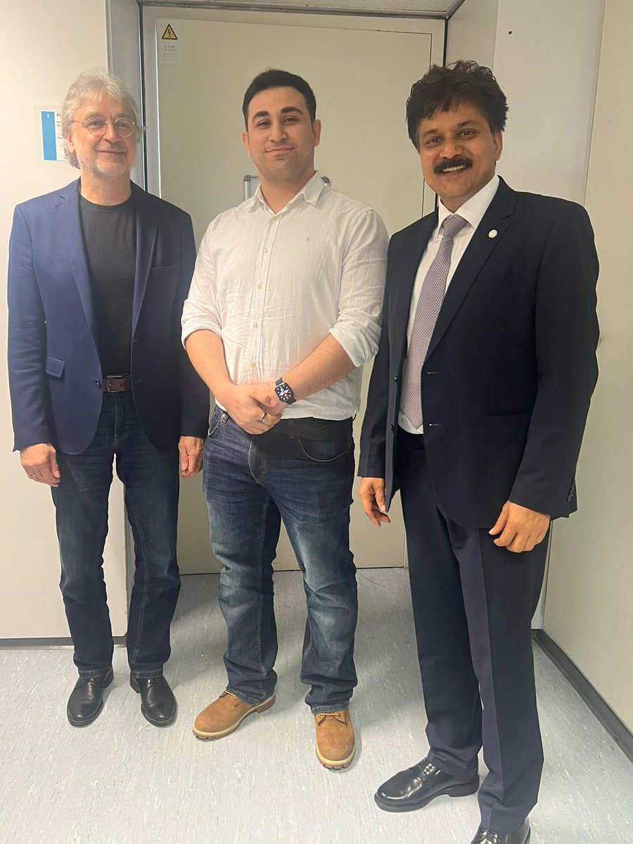 Congratulations to Reza Jomozadeh for successfully defending his bachelor thesis on "Transport of Nutrients on Concrete Surfaces".  We celebrate his achievements and wish you all the best, Reza! 🎉