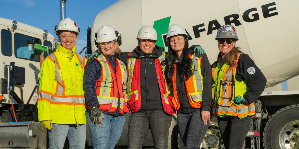.@Lafarge_Canada Exciting times in the construction industry! At the Fraser Mills Business Centre project with @Beedie, we're redefining norms and breaking stereotypes. Read about our powerhouse collaboration here: lafarge.ca/en/redefining-… #BuildersOfProgress #WomenInConstruction