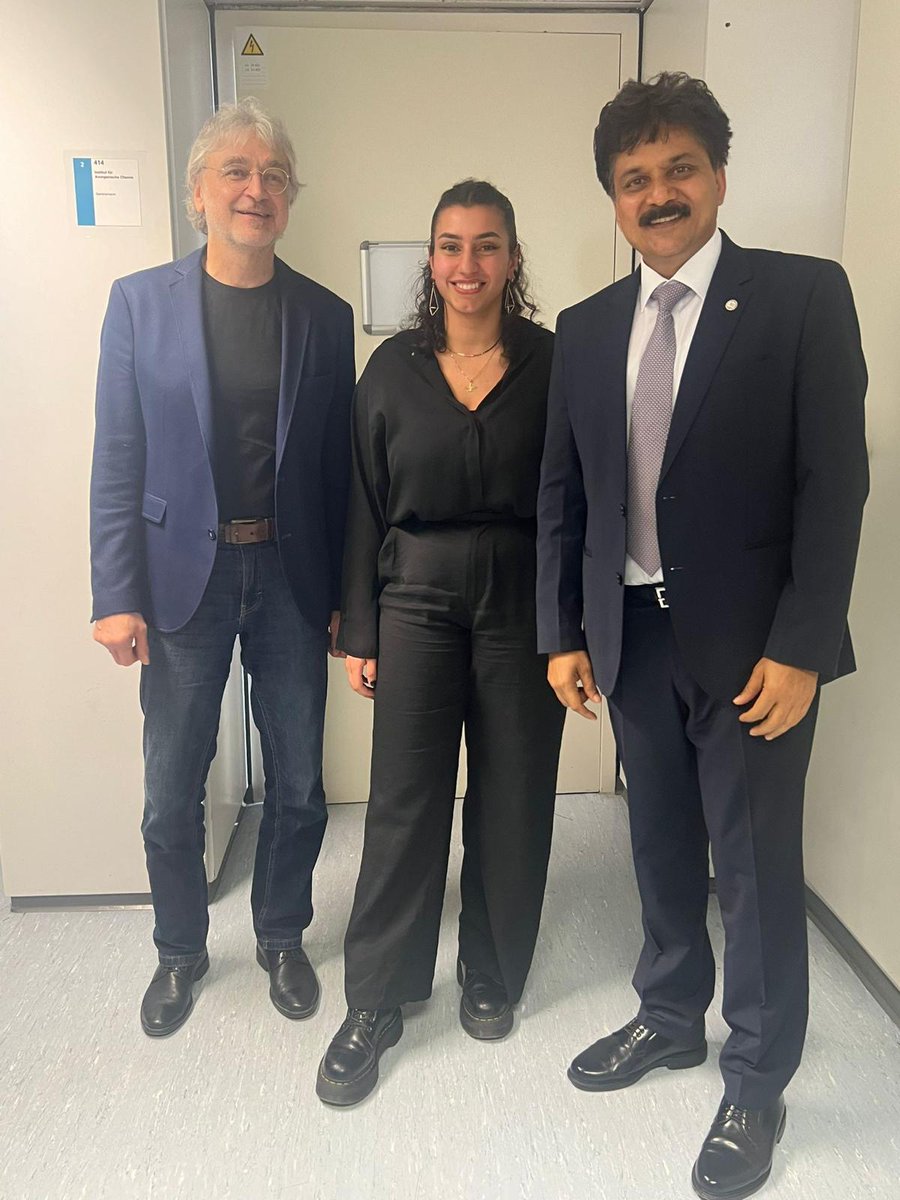 Congratulations to Kimia Niazkar for successfully defending her bachelor thesis on "High-Entropy Oxides as Electrode Materials in Lithium-ion Batteries". We celebrate her achievements and wish you all the best, Kimia! 🥳