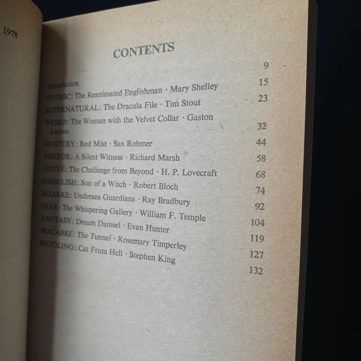 Fantastic collection of lesser anthologised horror stories, very collectable for the appearance of Stephen King and the superb Tony Masero cover art

alldatalostbooks.co.uk/shop-1/ols/pro…

#alldatalostbooks #paperbackhorror #horror #horrorbooks #horrorbookstore #stephenking #horrorfiction