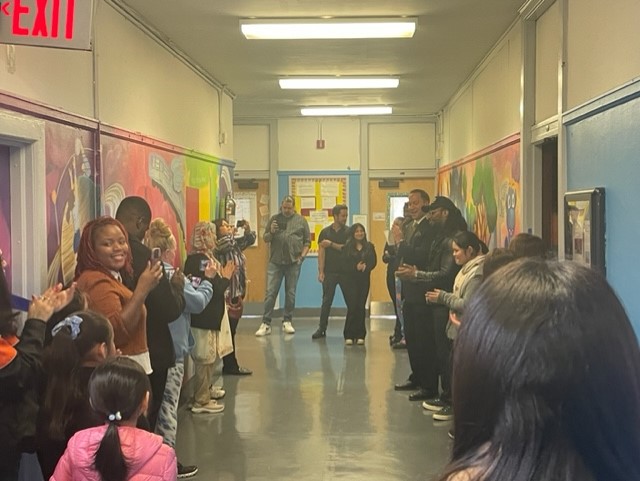 Yesterday, we had a memorable Ribbon Cutting Ceremony for two beautiful new murals with our amazing partner, Thrive Collective! Thank you for capturing our students' diverse voices. Go Panthers! @D21_Community @cec_d21 @rulerapproach @PCD21K @UFT_BKOffice @ArtsEd_SI_BKS