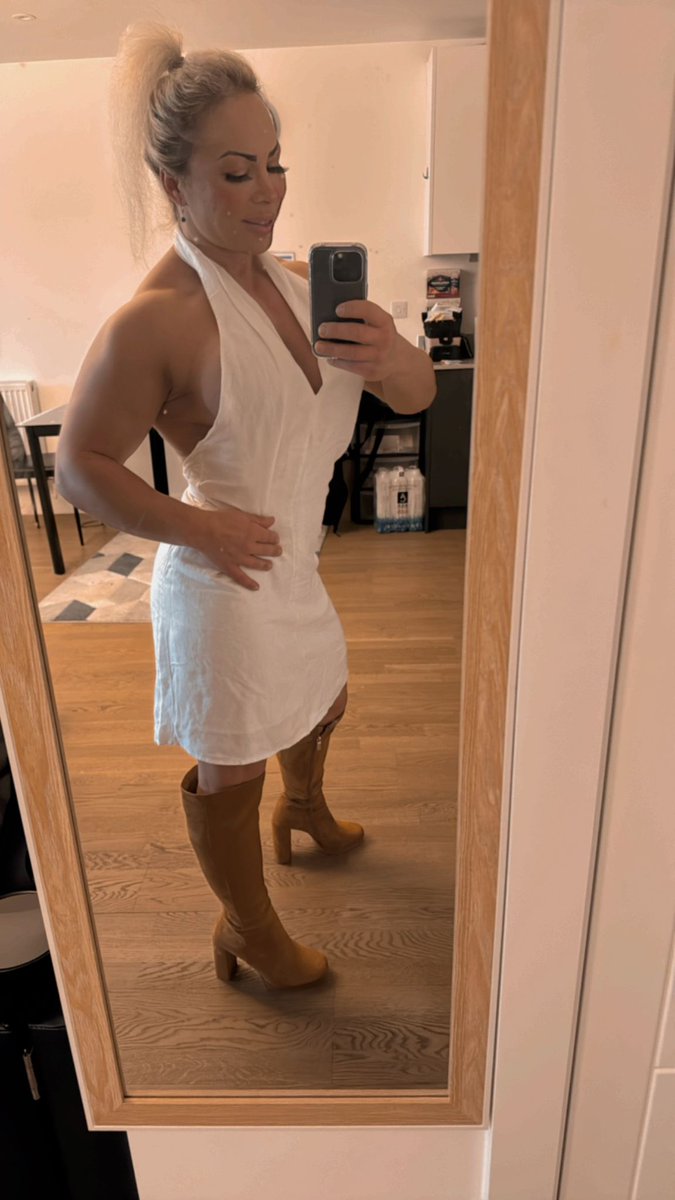 These boots are made for walking.
And one of these days, these boots are gonna walk all over you!
I'll visit PARIS.
April 3-5.
#sessiongirls, #onlyfans, #goddess, #strongwoman, #badkity