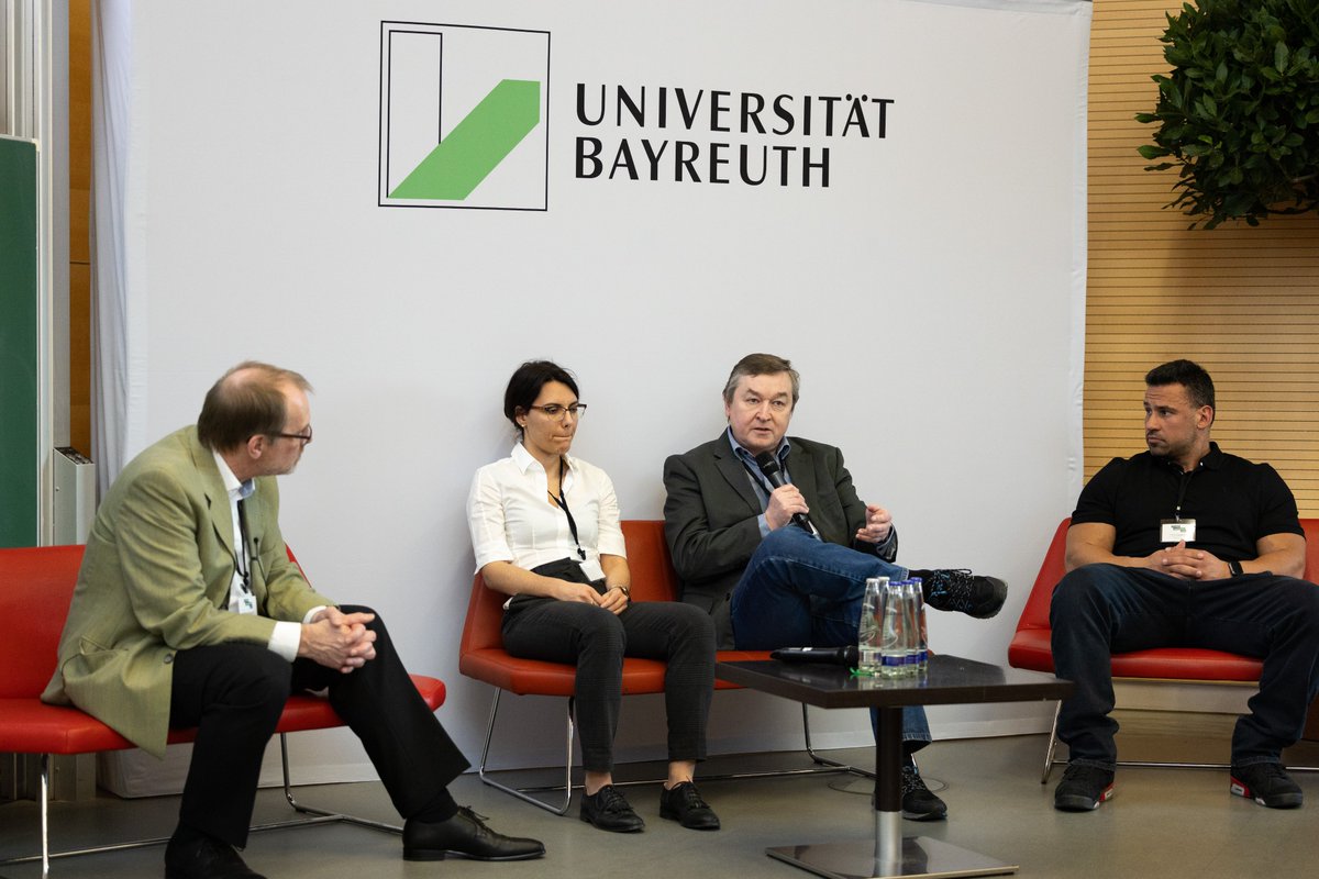 tmtde's tweet photo. Beim gestrigen IT-Forum in der Universität Bayreuth war unser TMT-Team mit einem großen Aufgebot aus allen Abteilungen vertreten!
Kernthema der Veranstaltung waren Innovationen für eine nachhaltige Welt. 
#TMT #ITForum #universitätbayreuth #GreenIT #Datacenter #Nachhaltigkeit https://t.co/LfVjhGEvrN