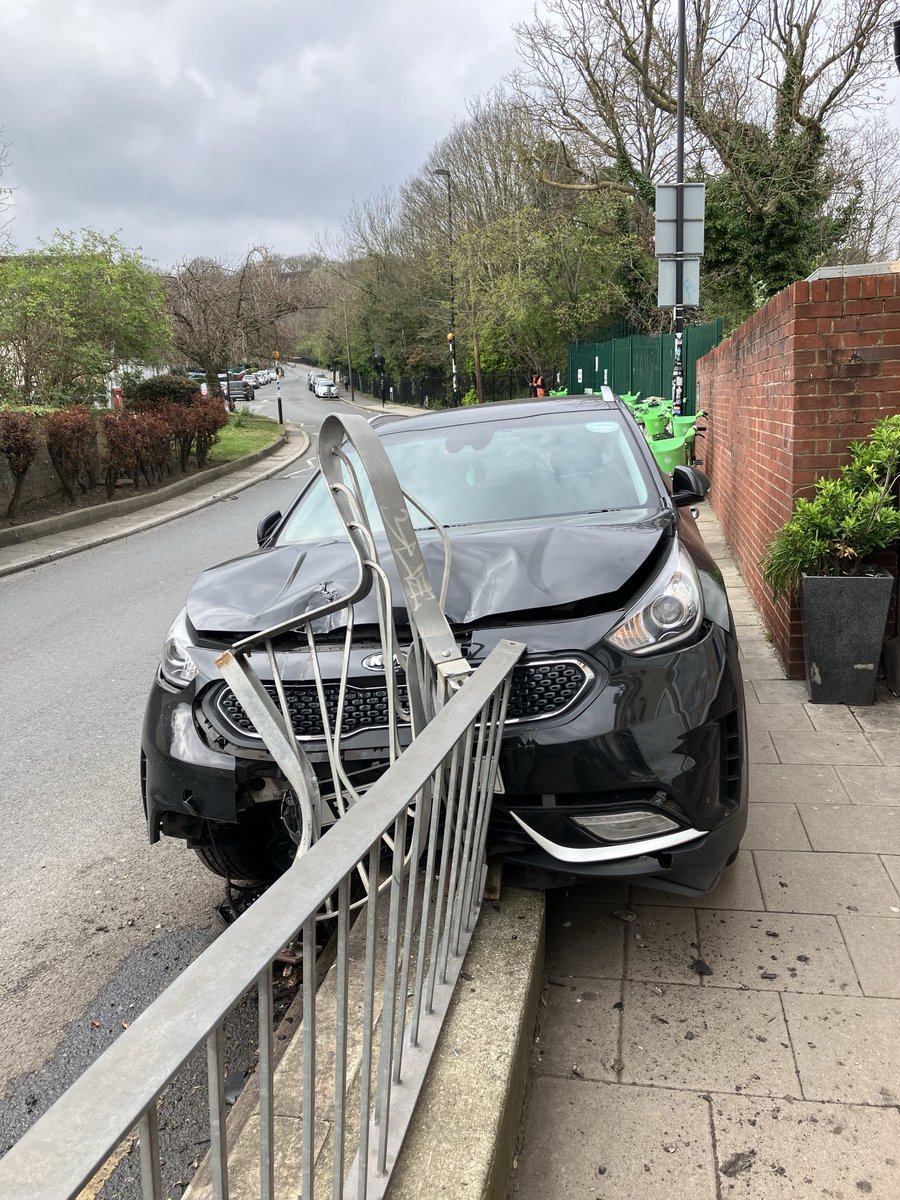 Car has hit railings by HOP station again (at least third time in recent years like this). Hope no one was hurt on this occasion but surely time to consider traffic calming ⁦@LewishamCouncil⁩ 🤦‍♂️