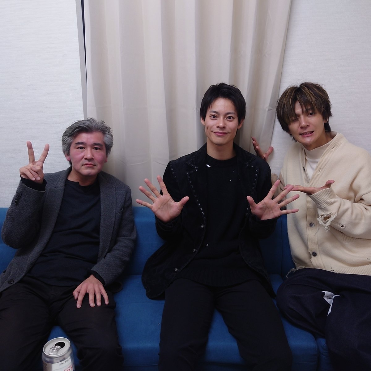 engeki_yokocho's tweet photo. 🍺3月配信分プレゼント企画🍺

#上田堪大 さん、#宇野結也 さんサイン入りチェキを抽選で2名様にプレゼント！

★応募方法
①当アカウント(@engeki_yokocho)をフォロー
②このツイートをRT！

★応募期間
3/17(水)まで

番組の感想もお待ちしております！ https://t.co/EHlF4iXwMq