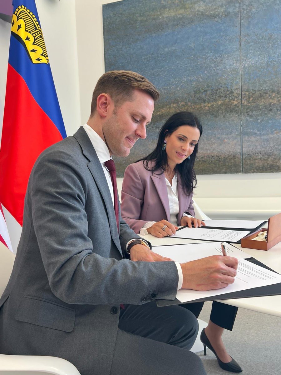 Ambassador Miller & 🇱🇮 Foreign Minister @DominiqueHasler signed an MOU on #apprenticeship and work-based learning. The agreement underscores our strong ties & commitment to fostering #jobpathways. 🇺🇸🤝🇱🇮#LiechtensteinMOU @statedept @usedgov @commercegov @usdol @ambassadorli