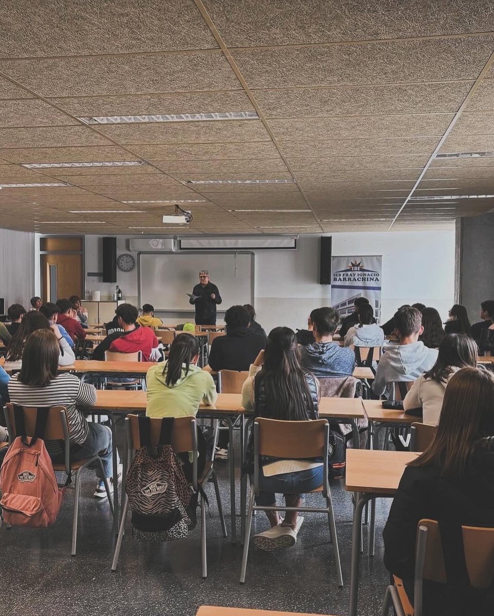 fib_ies's tweet photo. 📣🕊️Hui hem rebut a l’Associació de Xiquets Robats @AvaBebes . L’alumnat de 4t d’Eso i 2n de batxillerat s’ha mostrat altament sensibilitzat amb la temàtica de la xarrada, participant activament en el col·loqui posterior📣🕊️@ayuntamientoibi @educaciongob #ciudadaniademocratica https://t.co/vYNKEOZSsT