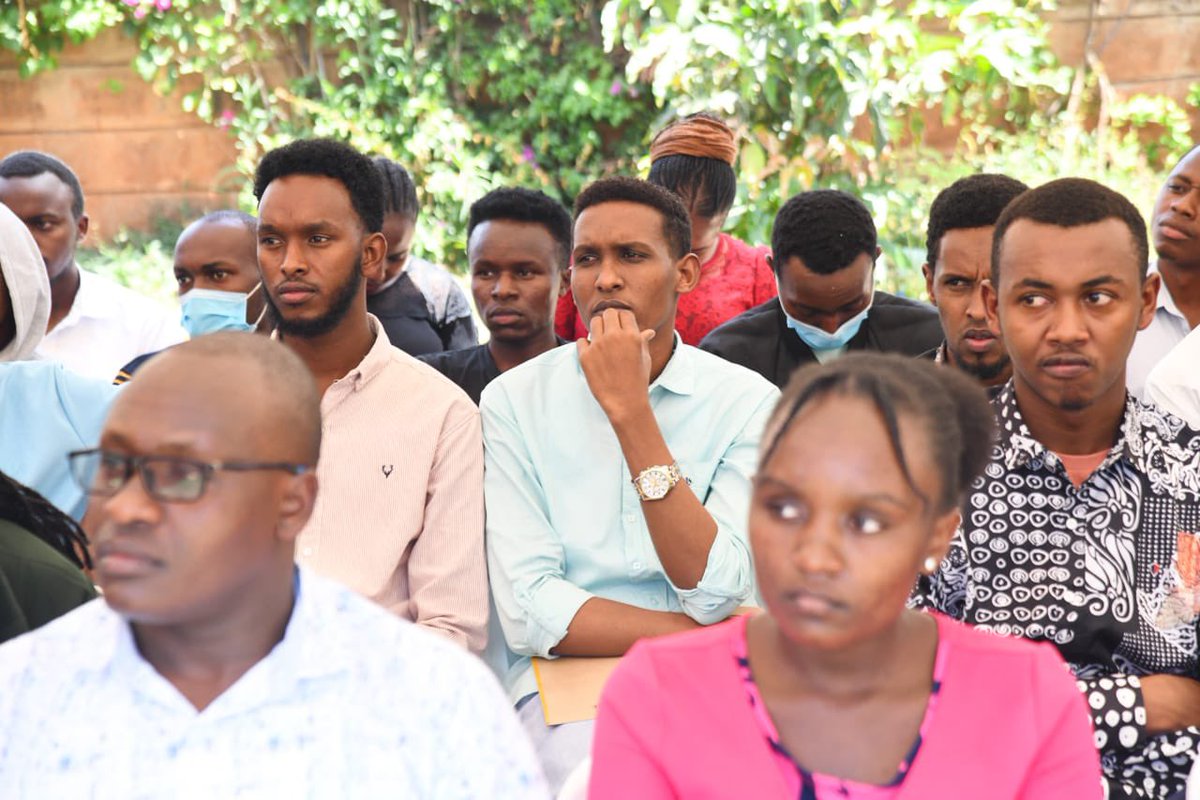 MOH_Kenya's tweet photo. 𝐌𝐢𝐧𝐢𝐬𝐭𝐫𝐲 𝐨𝐟 𝐇𝐞𝐚𝐥𝐭𝐡 𝐁𝐞𝐠𝐢𝐧𝐬 𝐃𝐞𝐩𝐥𝐨𝐲𝐦𝐞𝐧𝐭 𝐨𝐟 𝟏𝟐𝟕𝟎 𝐃𝐢𝐩𝐥𝐨𝐦𝐚 𝐂𝐥𝐢𝐧𝐢𝐜𝐚𝐥 𝐎𝐟𝐟𝐢𝐜𝐞𝐫 𝐈𝐧𝐭𝐞𝐫𝐧𝐬

On March 21, 2024, the Ministry of Health initiated the process of assigning interns to various healthcare facilities nationwide. Medical Services Principal Secretary, Mr. Harry Kimtai, urged striking doctors to end their strike and resume work during the event held at Afya House.

Adan Harakhe, Director of Administration at the Ministry's State Department of Public Health and Professional Standards, oversaw the distribution of release letters to 1270 Diploma Clinical Officer Interns from a pool of 3752 across 6 cadres. The event at Afya House marked the commencement of their mandatory practical training.

Harakhe reaffirmed the Ministry's commitment to seamless healthcare services delivery and vowed to review internship policies to ensure graduates provide high-quality healthcare services as mandated by the Constitution of Kenya 2010.

Dr. Sultani Matendechero, Deputy Director General for Health, emphasized the importance of health promotion and disease prevention during internships. George Gibore, Secretary General of the Kenya Union of Clinical Officers (KUCO), lauded the government's efforts to improve medical personnel welfare.

Internship entails a one-year hands-on training for Clinical Officers, supplemented by six months of specialized training upon completion of the Higher Diploma, ensuring compliance with legal requirements for practice after graduation.