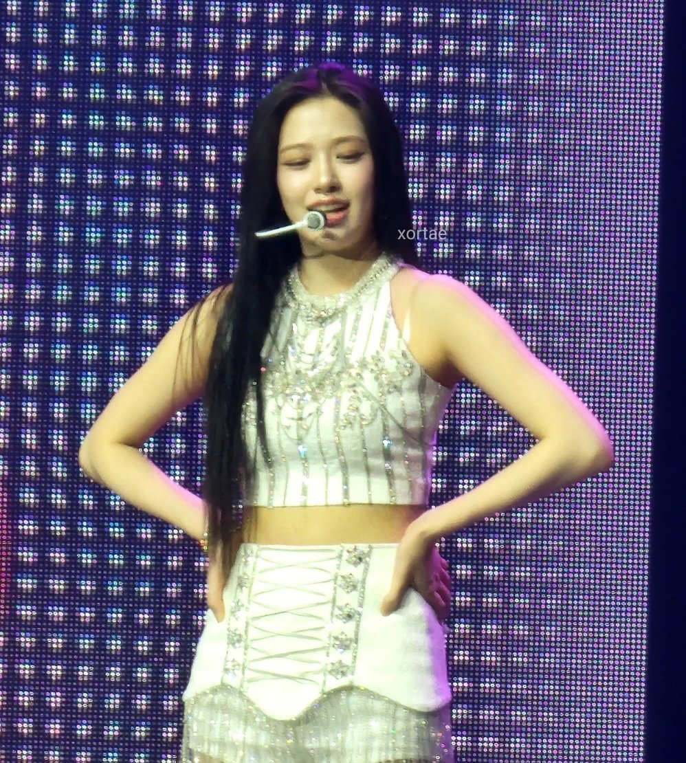xortae's tweet photo. YUJIN
#ANYUJIN
#SHOW_WHAT_I_HAVE_IN_FW #IVEinUSA #IVEinTX #IVE_WORLD_TOUR #IVEinFortWorth #IVE https://t.co/goEjZewfp0