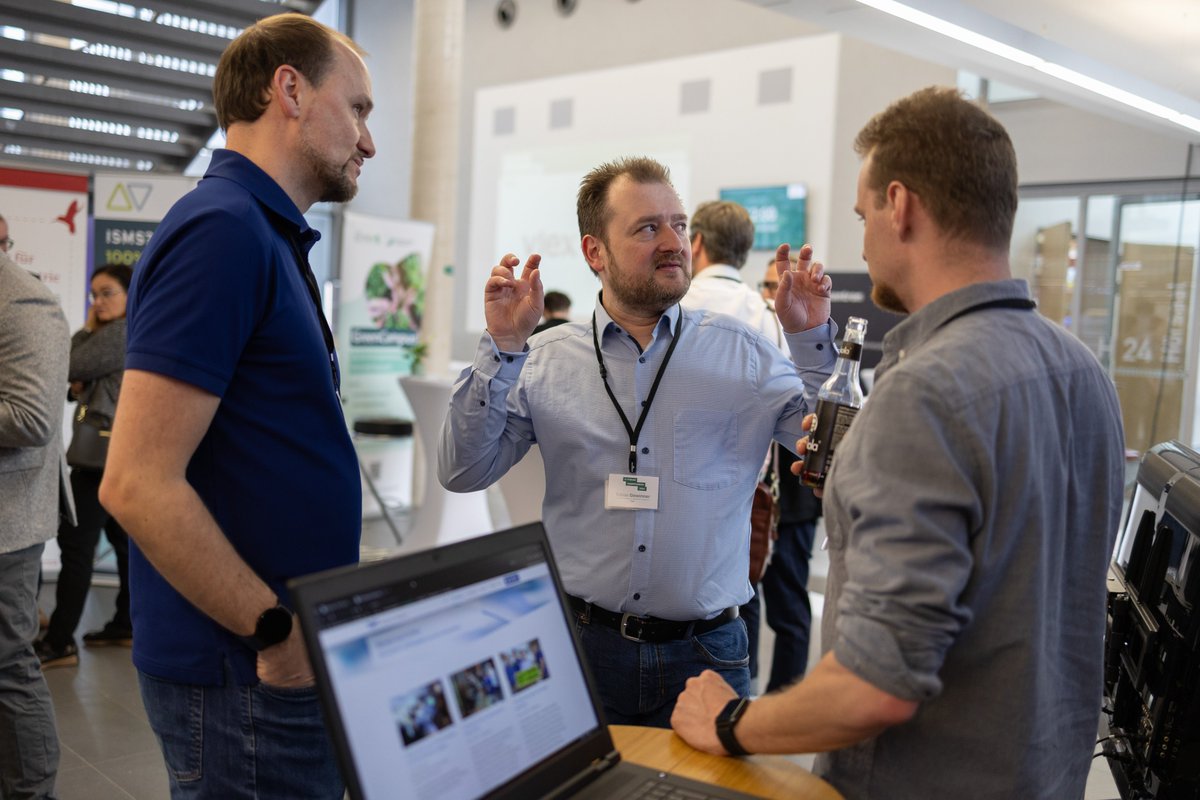 tmtde's tweet photo. Beim gestrigen IT-Forum in der Universität Bayreuth war unser TMT-Team mit einem großen Aufgebot aus allen Abteilungen vertreten!
Kernthema der Veranstaltung waren Innovationen für eine nachhaltige Welt. 
#TMT #ITForum #universitätbayreuth #GreenIT #Datacenter #Nachhaltigkeit https://t.co/LfVjhGEvrN