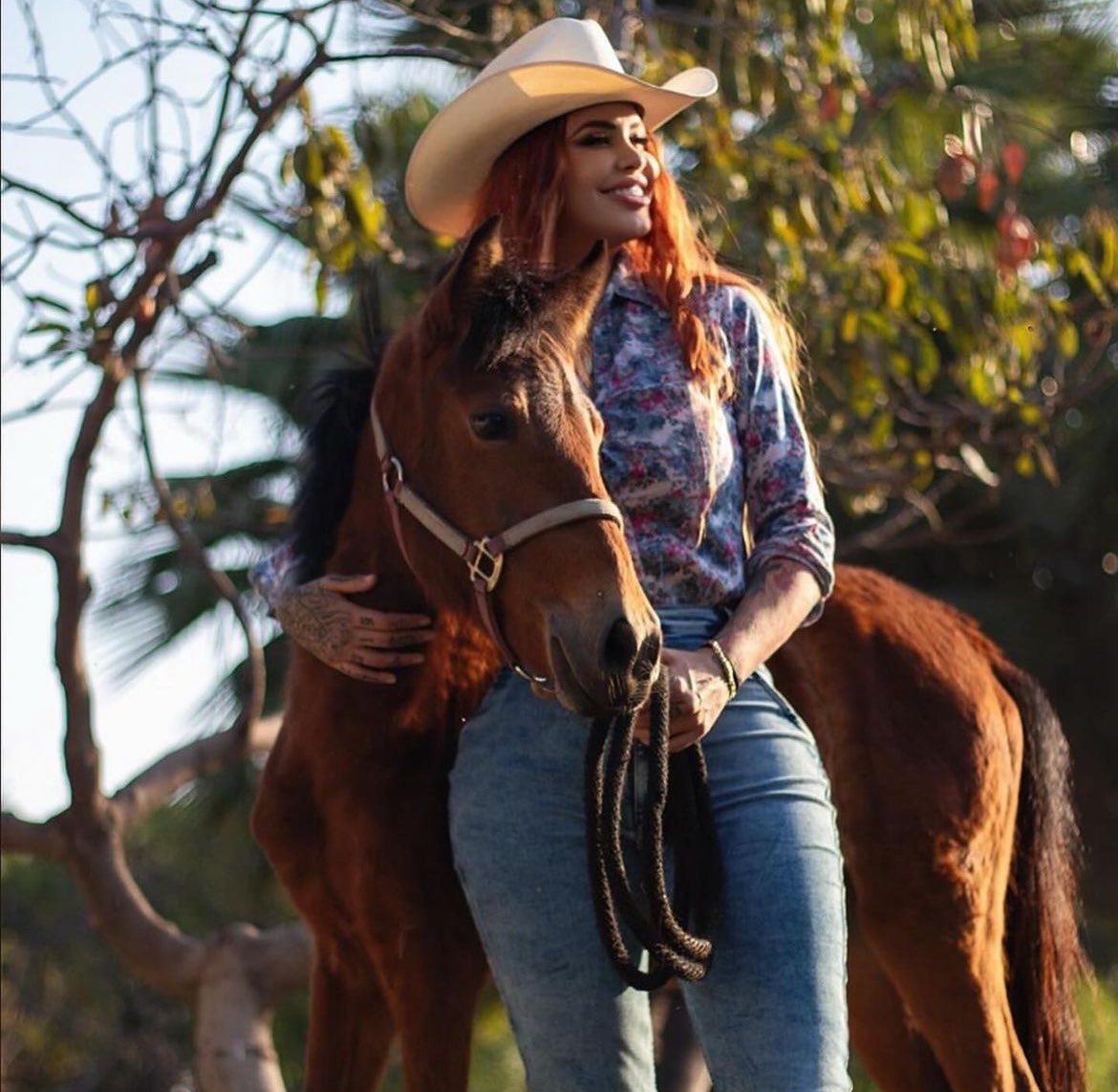 politicafixio's tweet photo. Lamentable la partida de Elena Larrea, una activista admirable que dedicó su vida a proteger a los animales. Fundadora de “cuacolandia”

Una mujer valiente, comprometida, decidida y que amaba a los animales. 
Luchó por los derechos de quienes no tienen voz.

Descansa en paz 🕊️🤍 https://t.co/Ee3FUzr64w