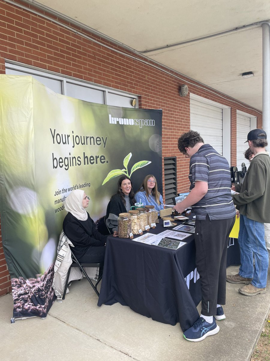 CCCA Hiring Fair was a big success! Students are handing out their resumes and completing job applications on the spot. Thank you to @EastALWorks and our entire career staff for their help!