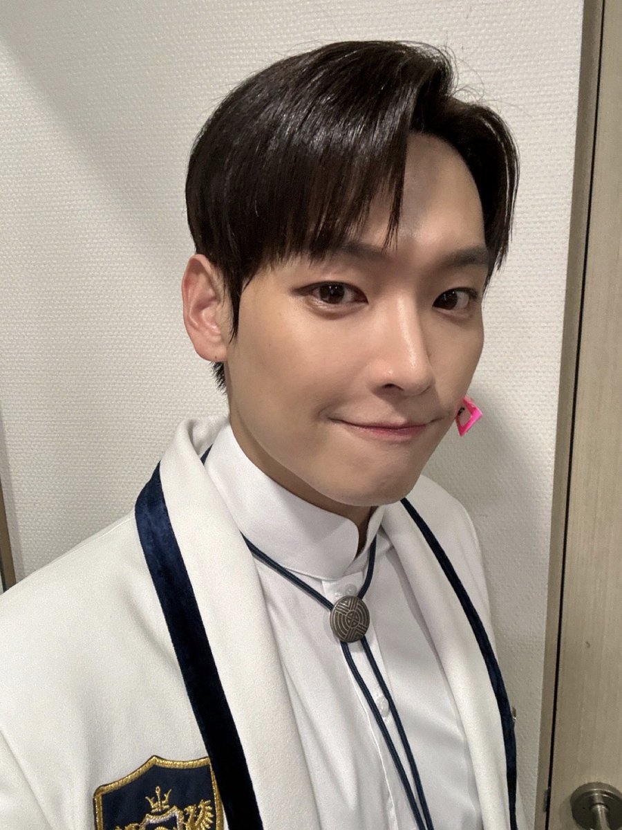 SF9_FANCLUB's tweet photo. [📸] 뮤지컬 <다윈 영의 악의 기원>

인성이 보여준 프라임스쿨 린다윈의 색다른 모습✨
마지막까지 린다윈과 동행해 주신 FANTASY 감사합니다💝

#SF9 #에스에프나인 #인성 #INSEONG #다윈영의악의기원 #다윈영 https://t.co/aqa5srYnBD