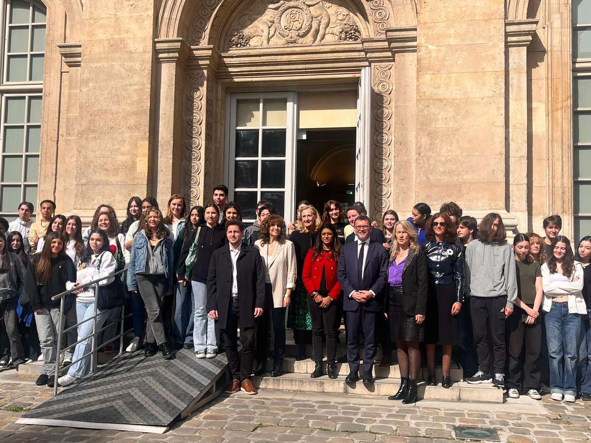 ✊ Journée internationale contre la #discrimination raciale @OlivierKlein93 était au @mahjparis aux côtés des ministres @NBelloubet @priscathevenot et de @joannsfar. Riches échanges avec des lycéens autour de l'urgence de la lutte contre le #racisme et l'#antisémitisme.