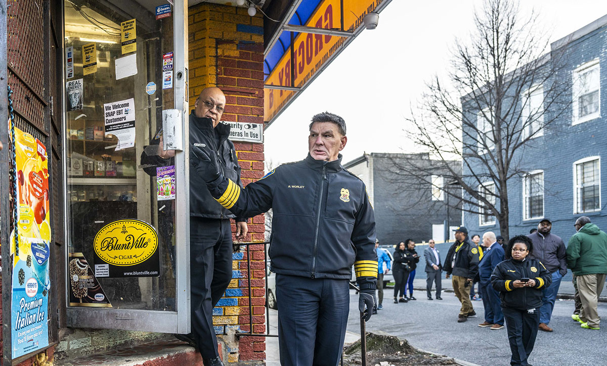 BaltimorePolice's tweet photo. Commissioner Worley and #BPD Command Members joined @MayorBMScott and residents for a McElderry Community Walk on March 20.
#communitypolicing #neighborhoodpolicing #BPDrelationships #proactivity
View more photos:
https://t.co/TIvDuypByl