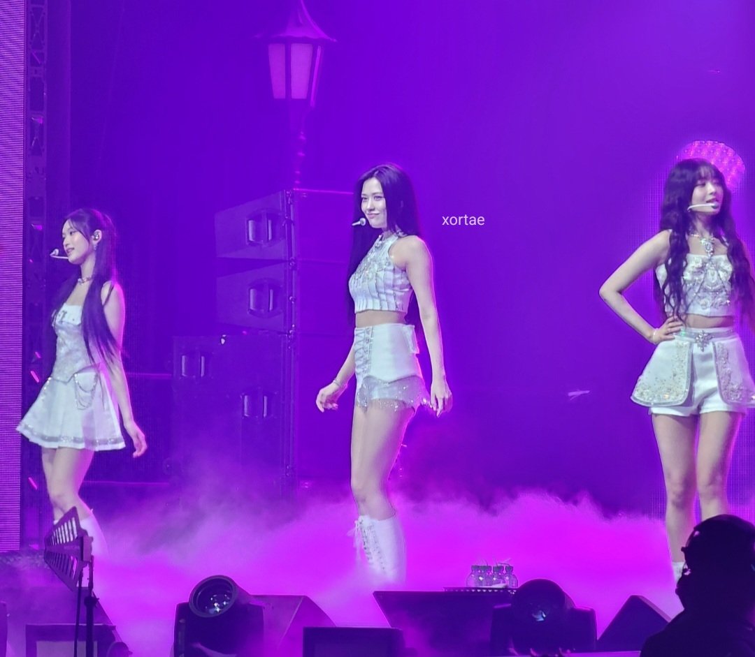 xortae's tweet photo. IVE ❤️
#LIZ #WONYOUNG #GAEUL #LEESEO #ANYUJIN #REI
#SHOW_WHAT_I_HAVE_IN_FW #IVEinUSA #IVEinTX #IVE_WORLD_TOUR #IVEinFortWorth #IVE https://t.co/LT0cgS7vCz