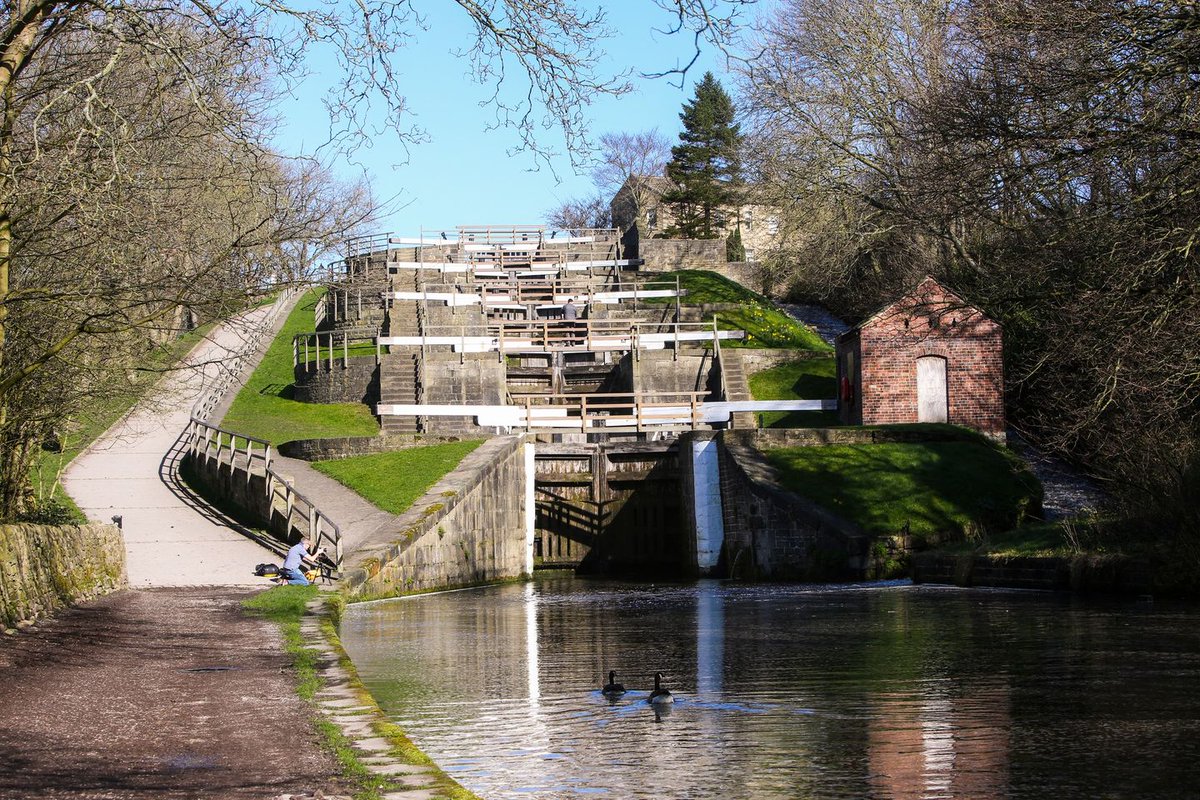 🎂Happy Birthday Bingley Five Rise Locks - 250 years old today! Come and celebrate at a family-friendly day out Saturday 23rd March (10am-3pm) Lots of events & activities in the town and along the Leeds & Liverpool Canal towpath canalrivertrust.org.uk/things-to-do/e… #Bradford2025