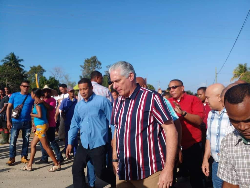 Geroguaso's tweet photo. Nuestro presidente cubano #DiazCanel en visita al municipio El Salvador en #Guantanamo 
#JuntosVamosXMas 
@yoeaberob1 
@nancyguantanamo https://t.co/uzIIHw3UAi