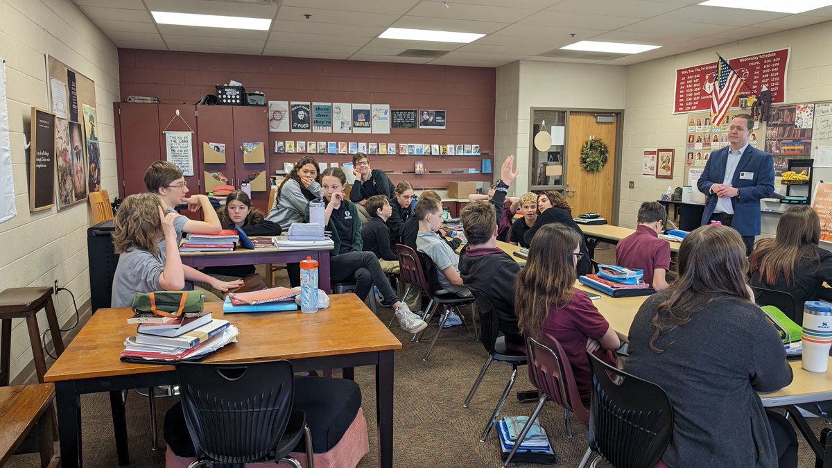 22nd Circuit Judge Justin Hansen visited 8th graders @ Immanuel Lutheran School. Judge Hansen presented “Effective Arguments: From someone who listens to them for a living” working through different scenarios to talk about persuasive techniques & using precedent effectively.