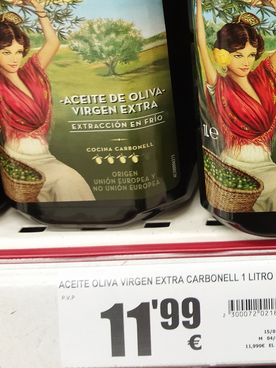 hemmeh_h's tweet photo. Hola @carbonell_1866 , esta mañana recibí una imagen del origen de su aceite. No me lo creía.
Fui al supermercado y he podido comprobar que el origen es bastante dudoso , UE y no UE 😳 https://t.co/G4ErvKu7ZO
