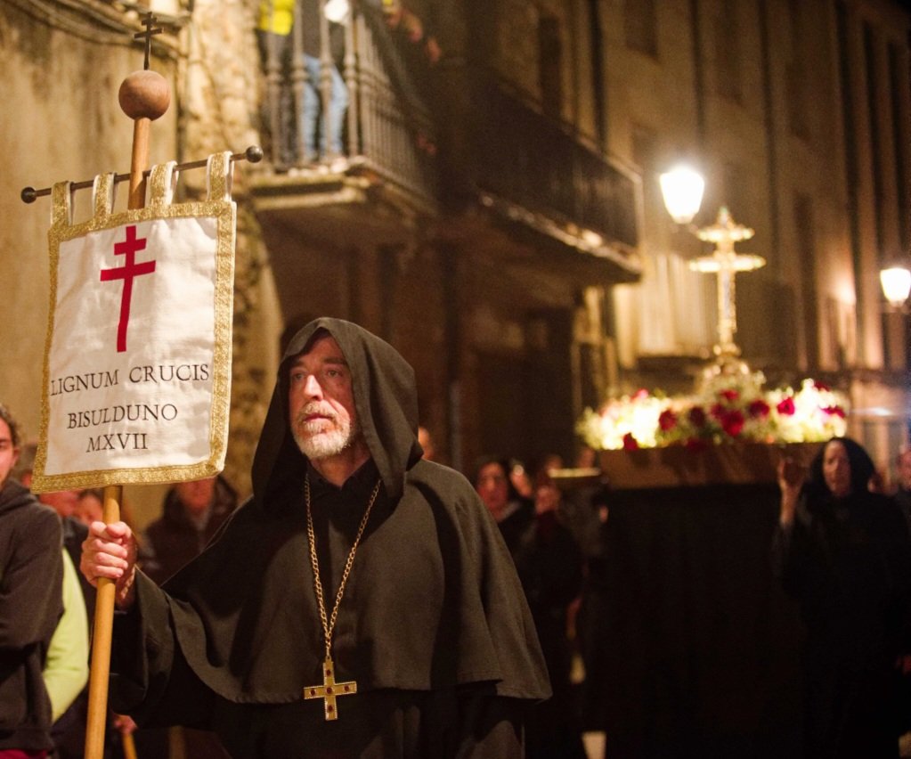 Balateu's tweet photo. Pas de la Veracreu // Processó de Besalú // Fe + Arrels + Història (Lignum Crucis - Bisulduno - 1017) #PasVeracreu #Besalú #Garrotxa #Catalunya #tradicions #fe #història #history #legend #Veracreu #lignumcrucis #MXVII https://t.co/VFHnlqdDcn