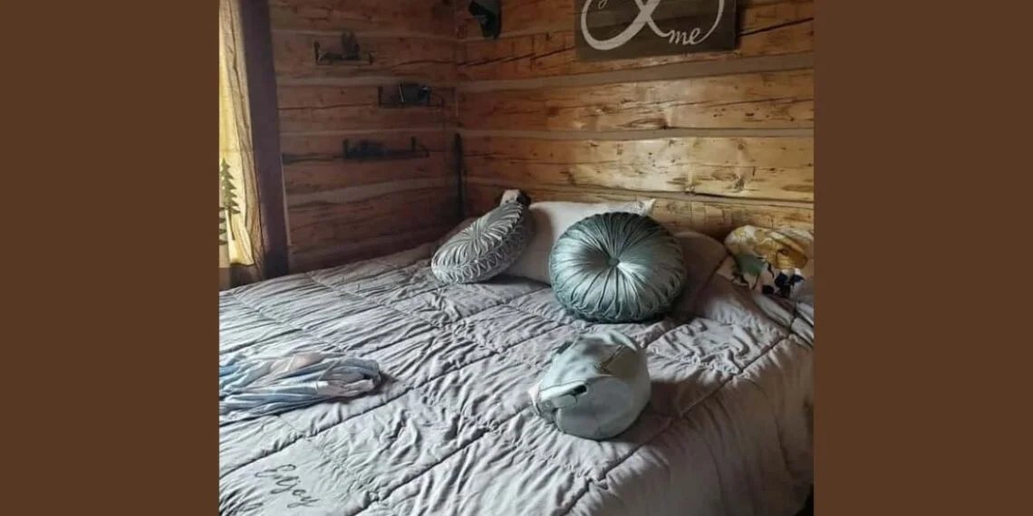 chilli_tech's tweet image. Optical Illusion – Find the dog hiding in the bedroom in 9 seconds!

See here - techchilli.com/puzzles/optica…

#FindTheDog #OpticalIllusion #EagleEyes #SpotThePup #ChallengeAccepted #puzzles #brainteaser