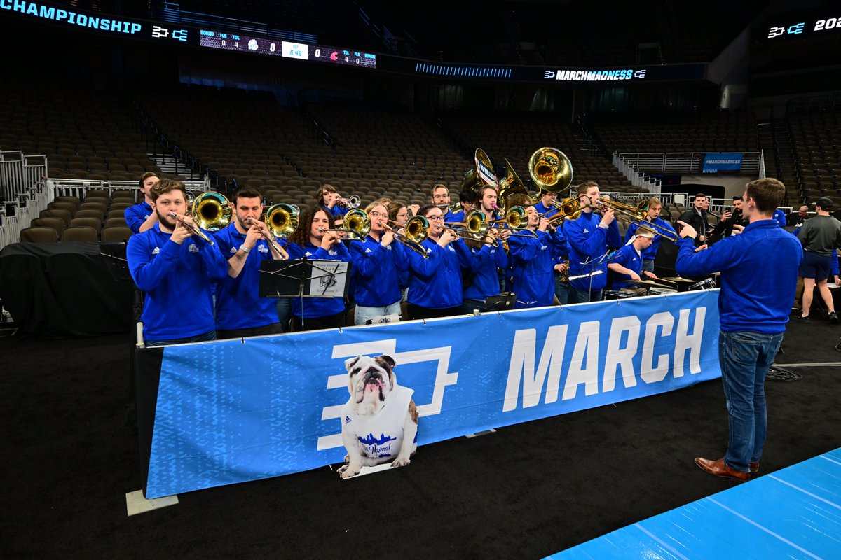 DrakeAlumni's tweet image. The stage is set. 馃挋 #marchmadness
(馃摳: Drue Wolfe)