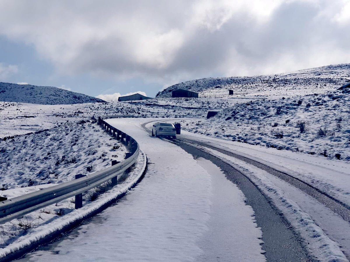 visitlesotho's tweet photo. The nimbostratus currently frequenting Lesotho skies signify that our favorite season is looming, &amp; the morning chills are proof of that. Book your snow spot at one of only two ski resorts in Southern Africa, the Afriski, or simply come craft those snow angels⛄️

📸Ryan Tantuan https://t.co/Bx6ENK6JbC
