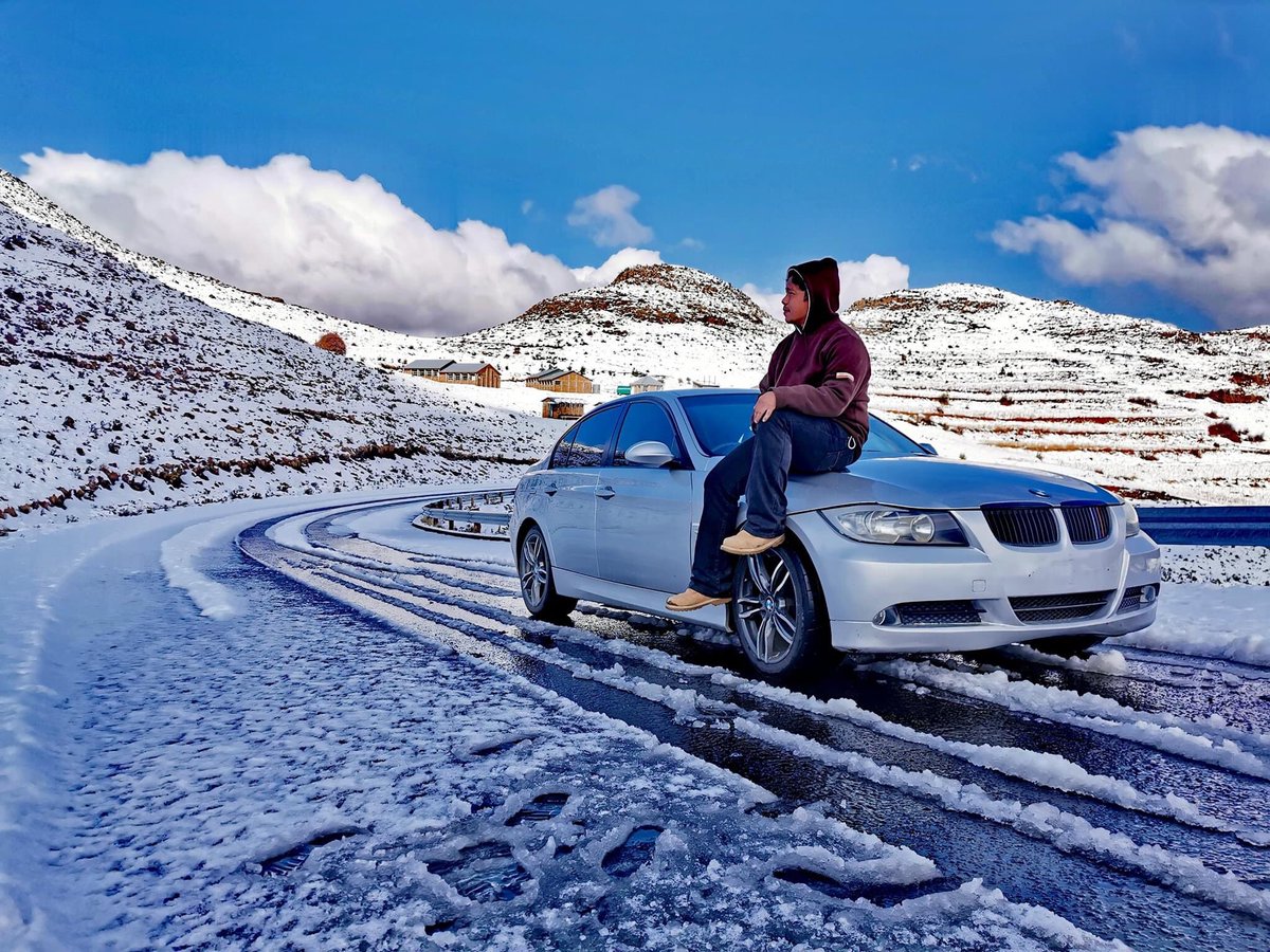 visitlesotho's tweet photo. The nimbostratus currently frequenting Lesotho skies signify that our favorite season is looming, &amp; the morning chills are proof of that. Book your snow spot at one of only two ski resorts in Southern Africa, the Afriski, or simply come craft those snow angels⛄️

📸Ryan Tantuan https://t.co/Bx6ENK6JbC