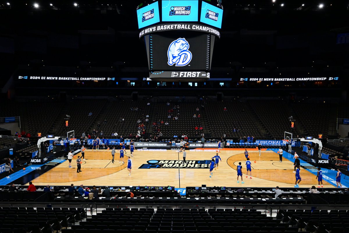DrakeAlumni's tweet image. The stage is set. 馃挋 #marchmadness
(馃摳: Drue Wolfe)