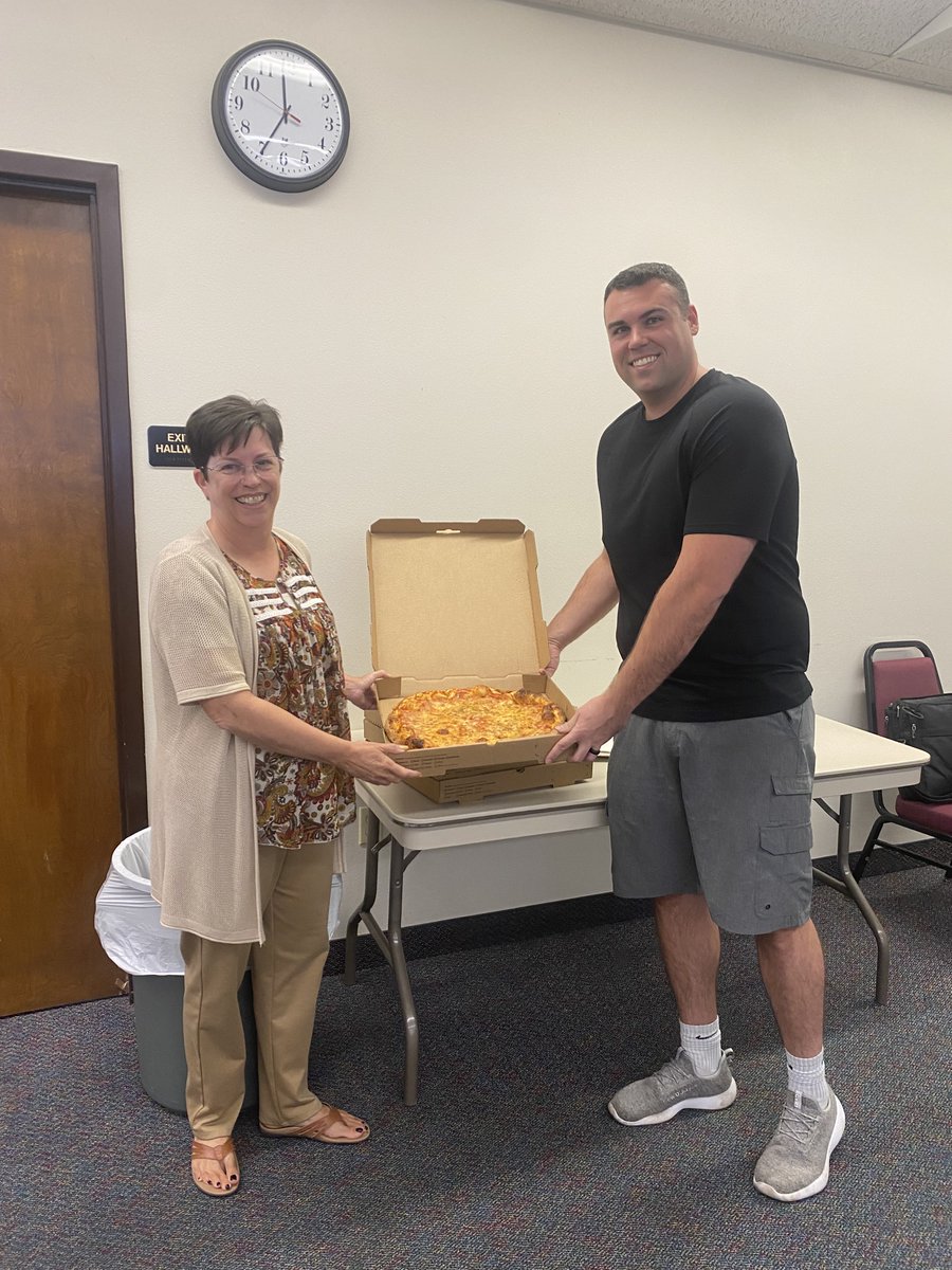 CitrusEdTech's tweet image. It&apos;s come full circle! A special shoutout to Angelo&apos;s Pizzeria &amp;amp; Ristorante for bringing pizza to our Media Specialists, including Ms. Schirmer, who was once his teacher! Angelo&apos;s sponsors many events for our staff and students. #Media #CitrusEdTech
