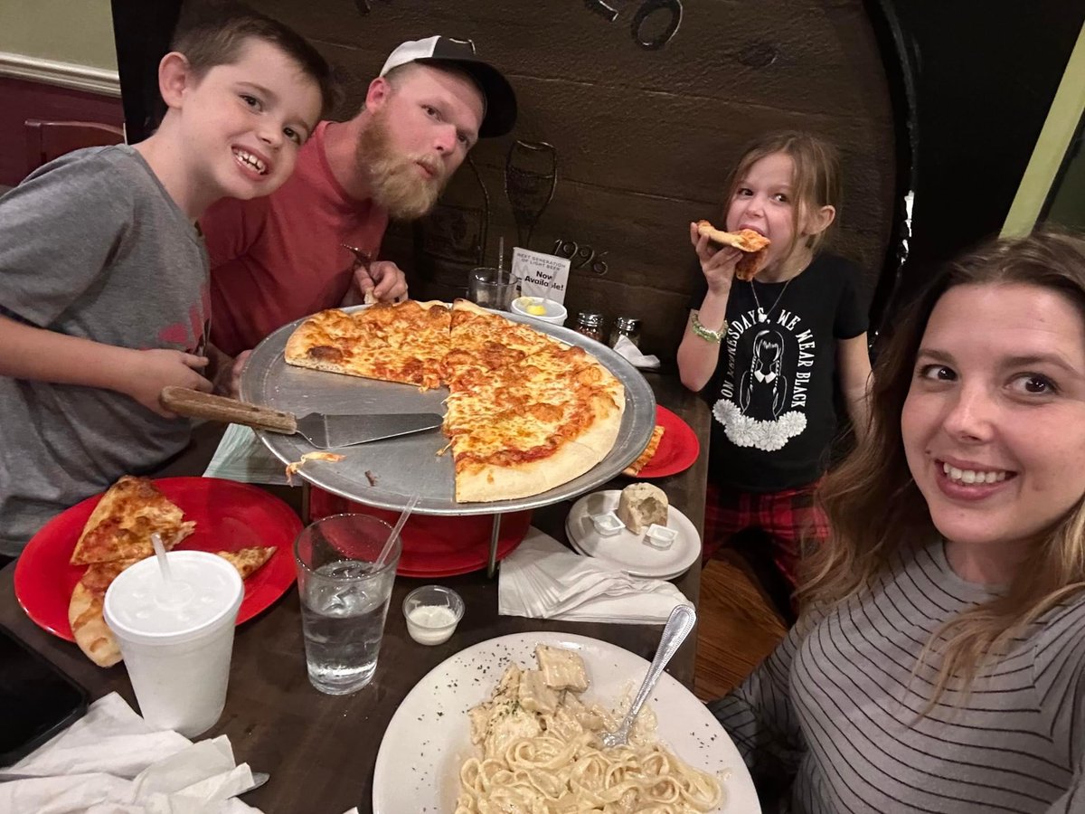 CitrusEdTech's tweet image. It&apos;s come full circle! A special shoutout to Angelo&apos;s Pizzeria &amp;amp; Ristorante for bringing pizza to our Media Specialists, including Ms. Schirmer, who was once his teacher! Angelo&apos;s sponsors many events for our staff and students. #Media #CitrusEdTech