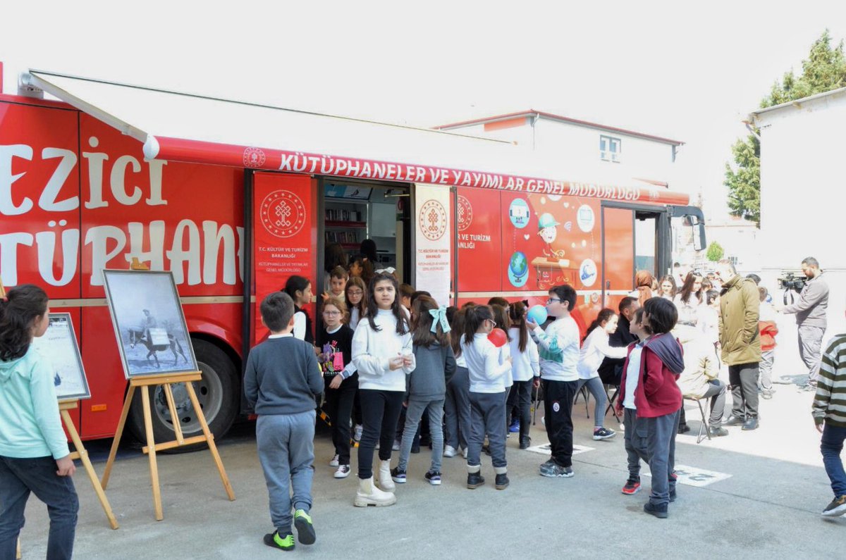 balikesiriktm's tweet photo. Gezici Kütüphanemizin açılışı yapıldı 📚🚎
#gezicikutuphane #kutuphanem
#tckulturveturizmbakanlıgı #kitap #okuyorum #etkinkutuphane
@TCKulturTurizm @MehmetNuriErsoy @KTBKYGM @TanerBeyoglu @TC_Balikesir https://t.co/SSfHvTkFJY