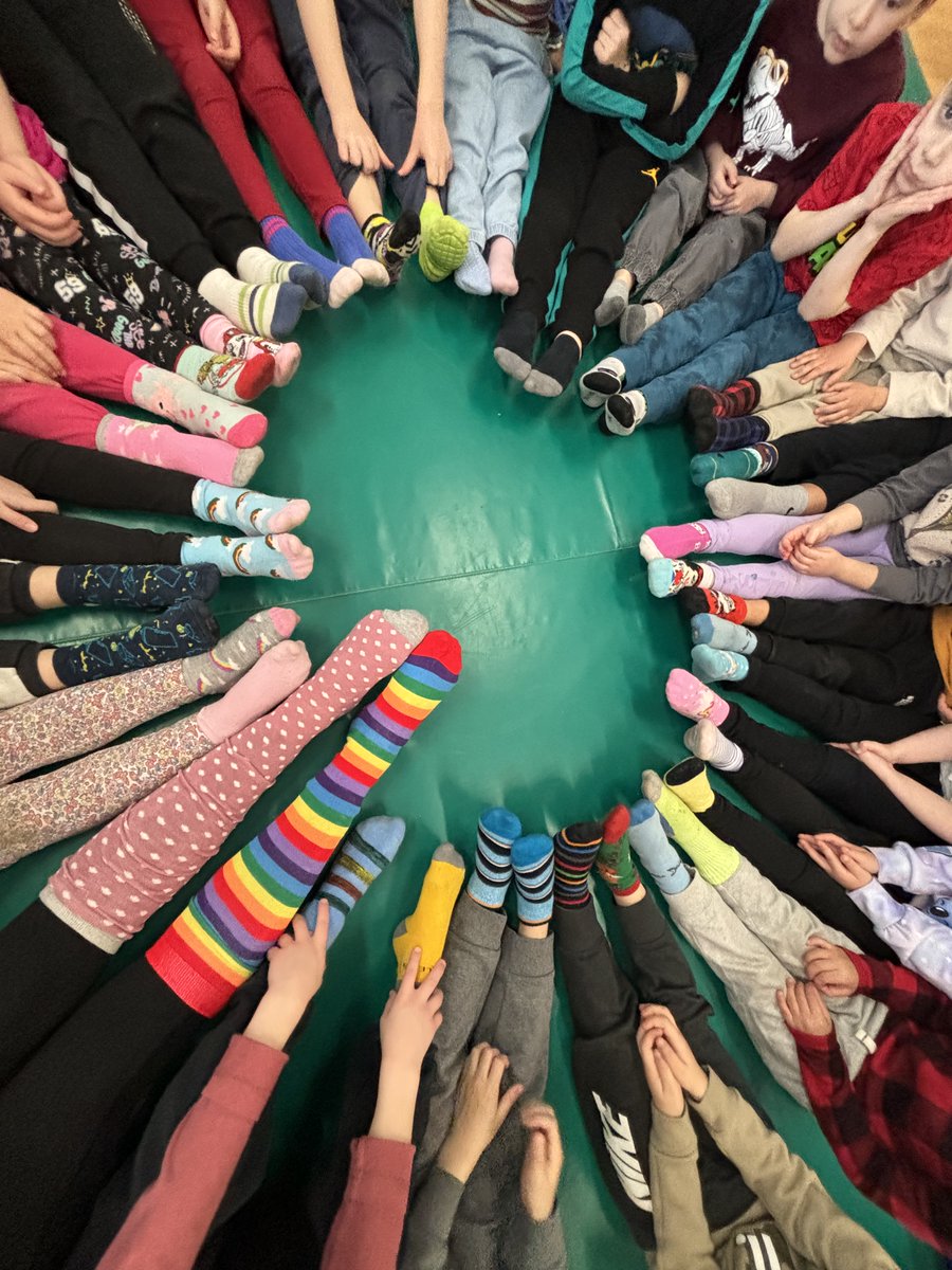 Today Mrs. Houston's class is celebrating the beauty in our differences. Just like mismatched socks, each unique &amp; wonderful. Happy Down Syndrome Day! @ycdsb <a href="/ashley_oh_/">Keeping Up With The Kindies</a> <a href="/TheresaMcnicol1/">Theresa Mcnicol</a>