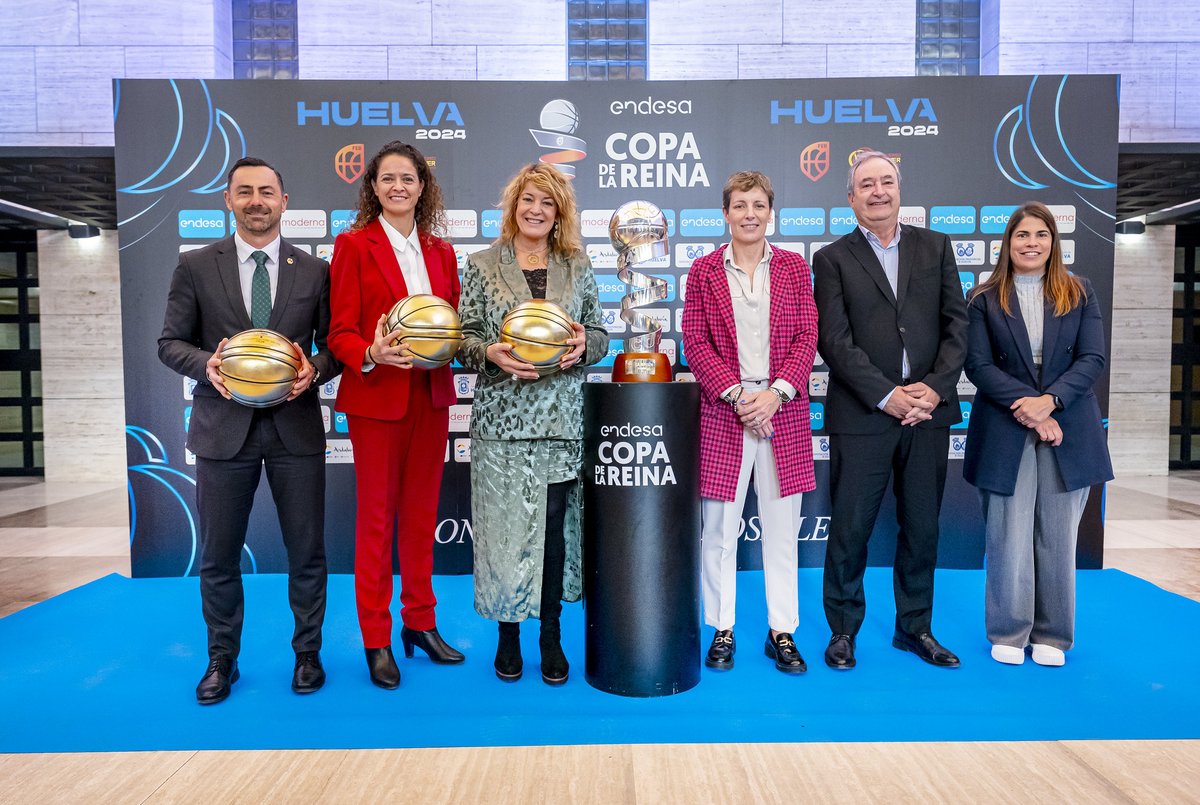 🏆La Copa de la Reina está en #Huelva y los 8 equipos clasificados, dispuestos a llevarse el título 🏀La directora general @IsaSanchez_com ha participado en el acto oficial de recepción en la Casa Colón ✔️JUEVES-VIERNES, cuartos de final ✔️SÁB, semifinales ✔️DOM, la gran final