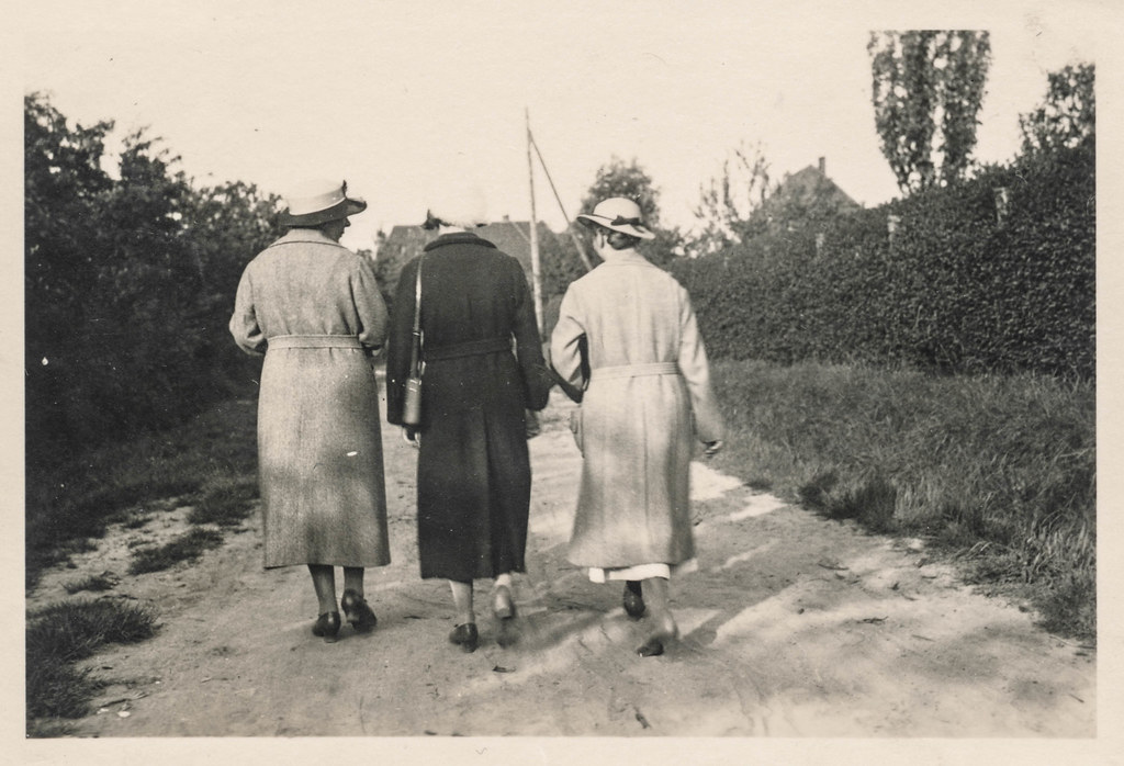 FirstChevalier's tweet image. Be the Sheep-Sick Part II is up on Substack now.
Link-markmalcolm.substack.com/p/be-the-sheep…
Image-"Women walking away down a sandy road" by simpleinsomnia is licensed under CC BY 2.0.
#AdultBible
#Smallgroup
#AdultSundaySchool