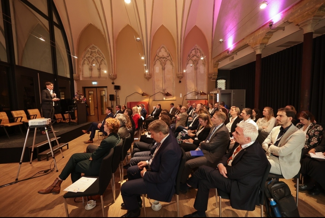 beneluxunion's tweet photo. Vandaag zijn we in Breda 🇳🇱waar SG #FransWeekers een Benelux-symposium opent en modereert over de kracht van de #Benelux-samenwerking in de aanpak van grensoverschrijdende criminaliteit. https://t.co/eEQFp9fwdn