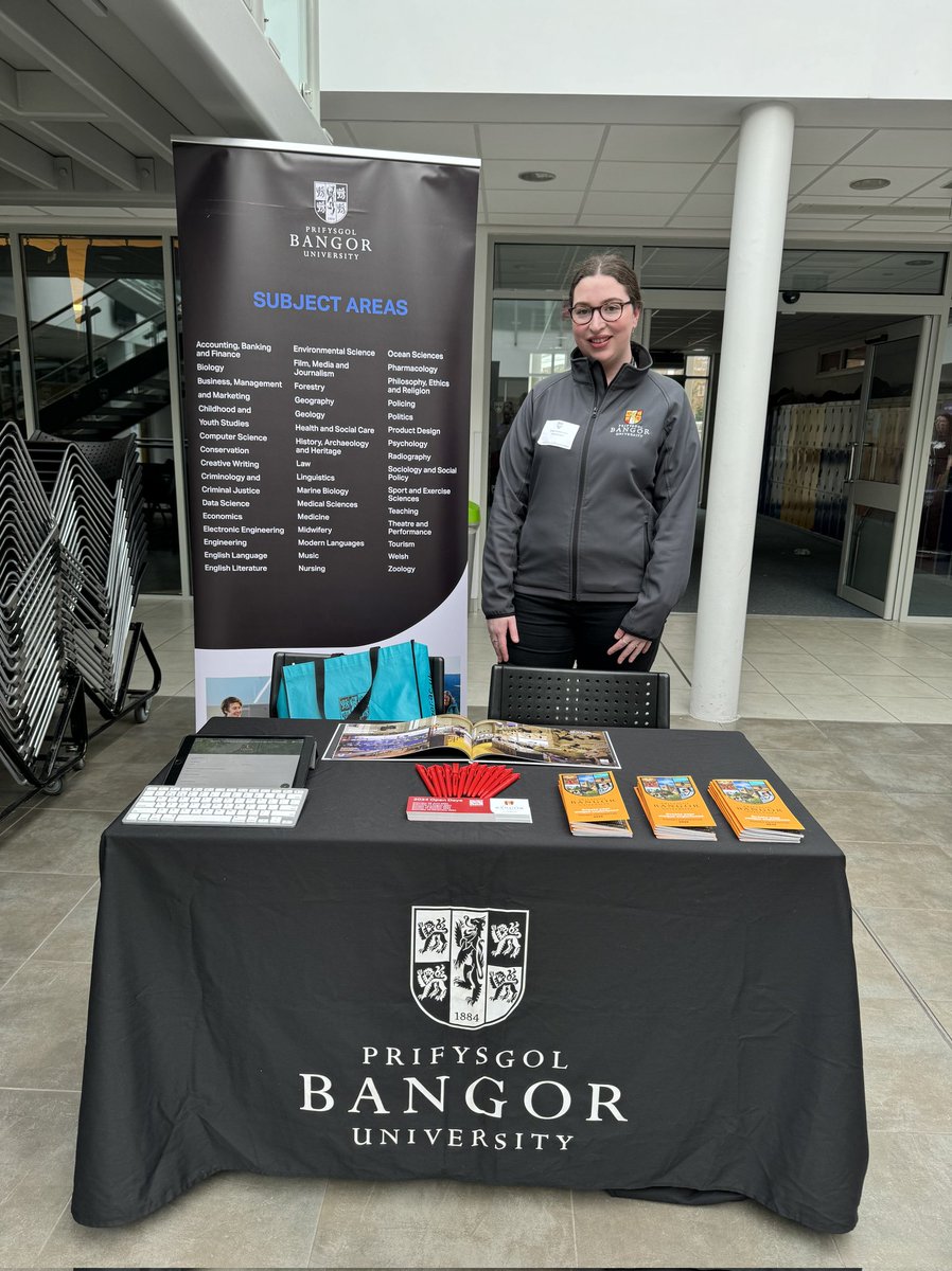 Afternoon all, we hope your having a great day 😀 Charlotte is at @StMarysNewc today until 4:30 so if you are about head over to find out more about @BangorUni 👍🎉👋