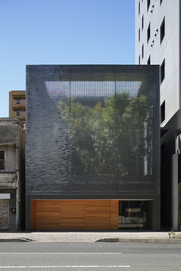 linear_magazine's tweet photo. A secret garden

—Optical Glass House, by Hiroshi Nakamura &amp; NAP. Hiroshima, Japan. https://t.co/ugms7dNCl2