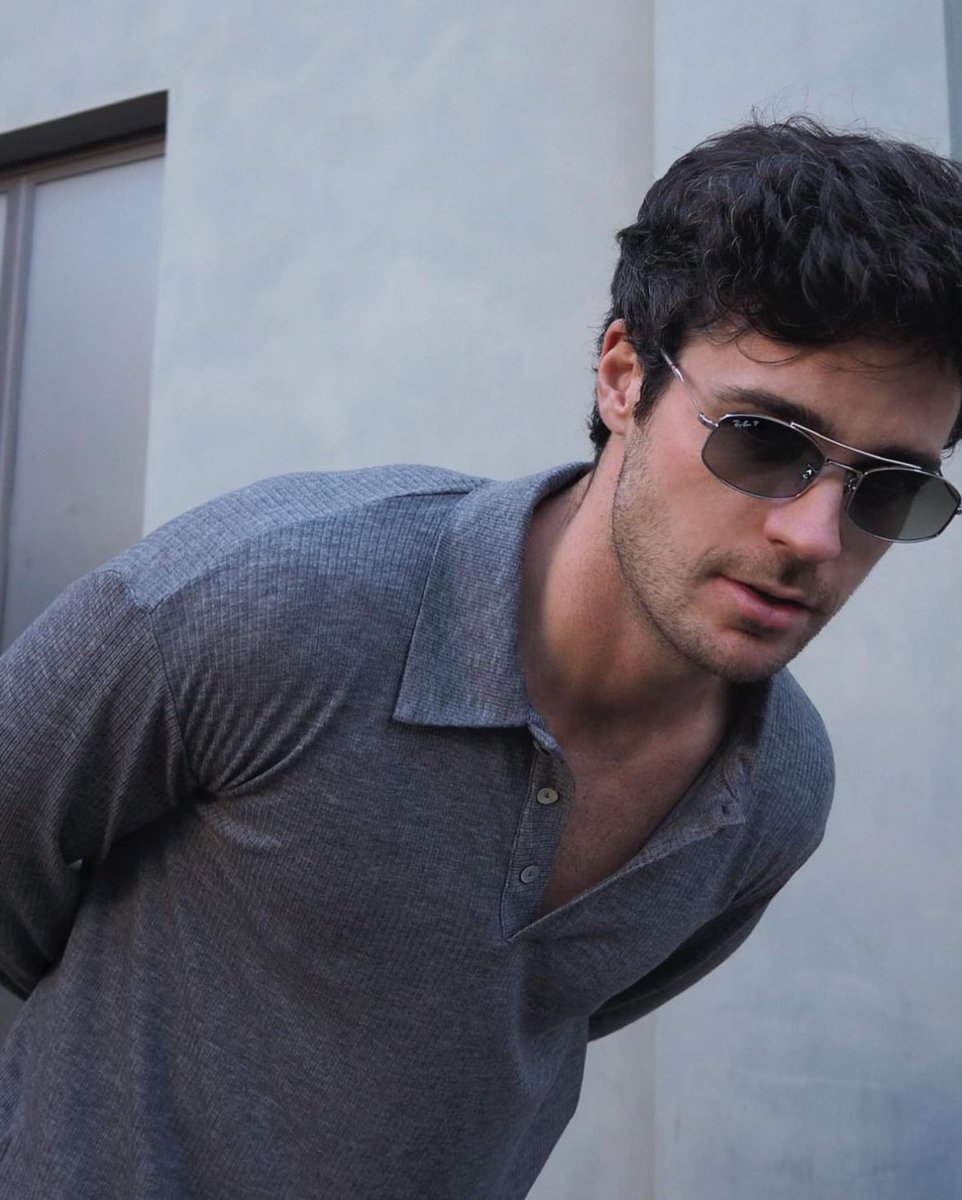 hellaintgood's tweet image. Grey-ish.