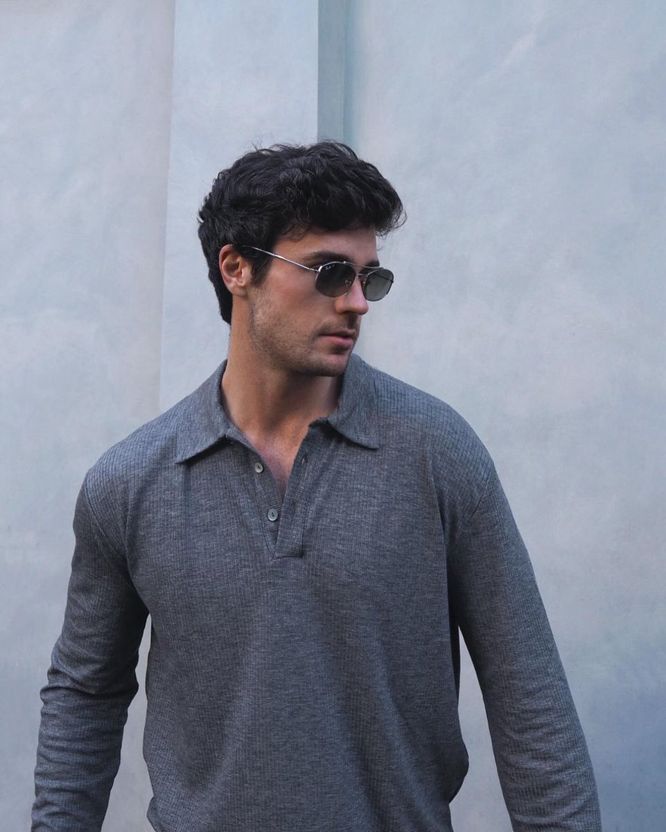 hellaintgood's tweet image. Grey-ish.