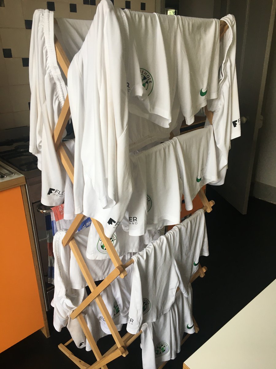 DanielTatarsky's tweet photo. #KitManLife
My wife thinks I'm an alcoholic. She heard me telling someone on the phone that I'd done 15 shorts last night. https://t.co/2N4Bhlob4L