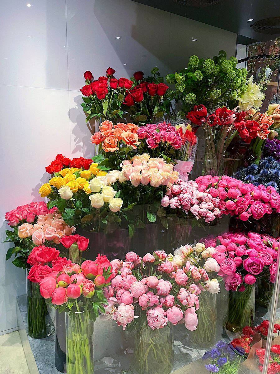 #NationalFlowerDay p.s. my favorite cafe in new york is also a flower shop.