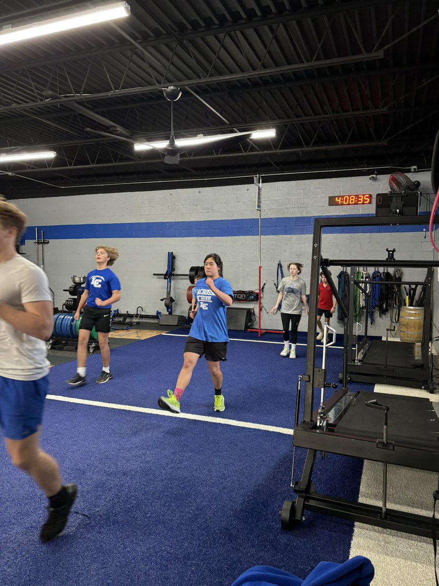 DiNardoSports's tweet photo. Every session begins with an intentional, deliberate, and dynamic movement prep. This is important for both performance and injury prevention. Never skip movement prep‼️#warmup #dynamicstretching #speed #mobility #movementprep https://t.co/7vINYlSJAl