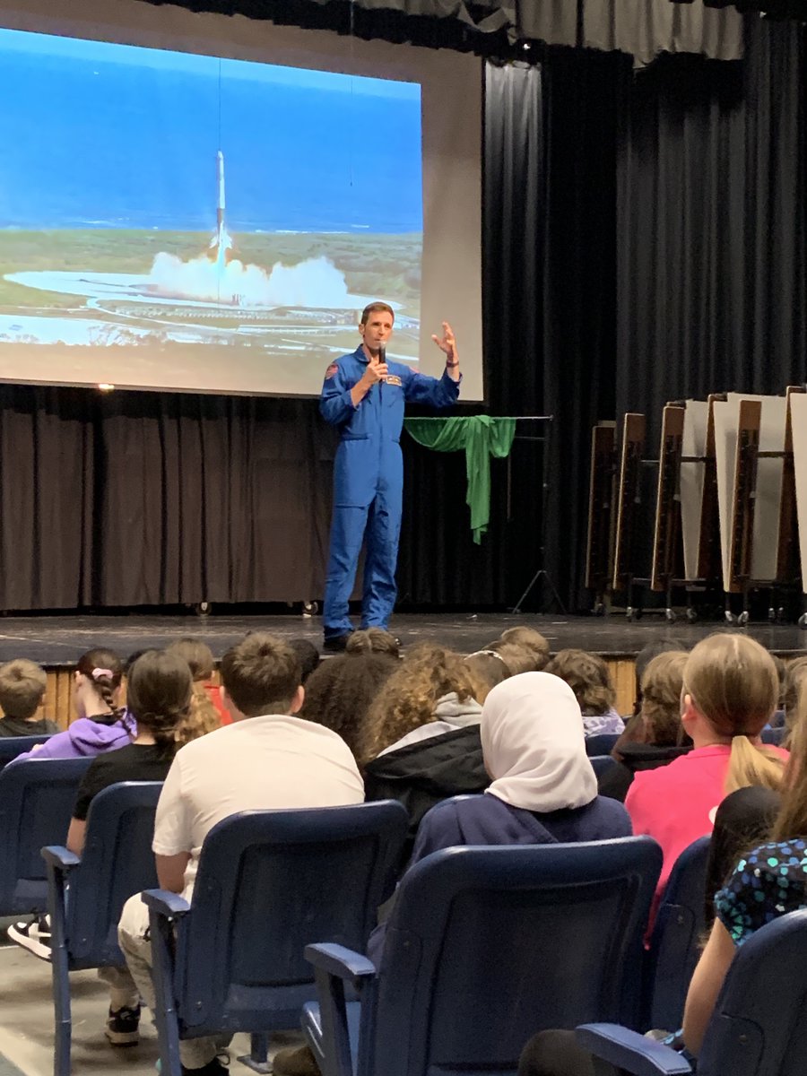 I had a great time meeting with students from Nashwaaksis Middle School. Bright, interested, and curious minds. Canada's space industry has a great future with the next generation!