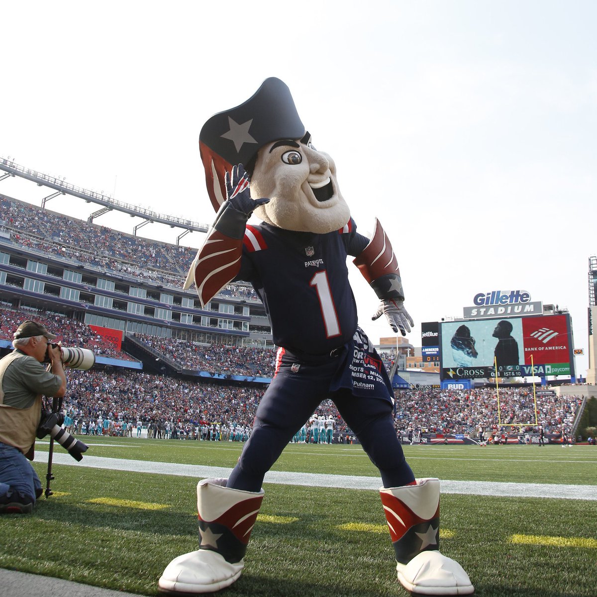 Thank you to the @PatsFoundation for your continued support of #ASFL Football. See you at the 2024 ASFL Bowl on April 21st at @StSebsNeedham, Pat Patriot! Thank you for helping us fund innovative and critical cancer research trials at @MGHCancerCenter! #ASFL