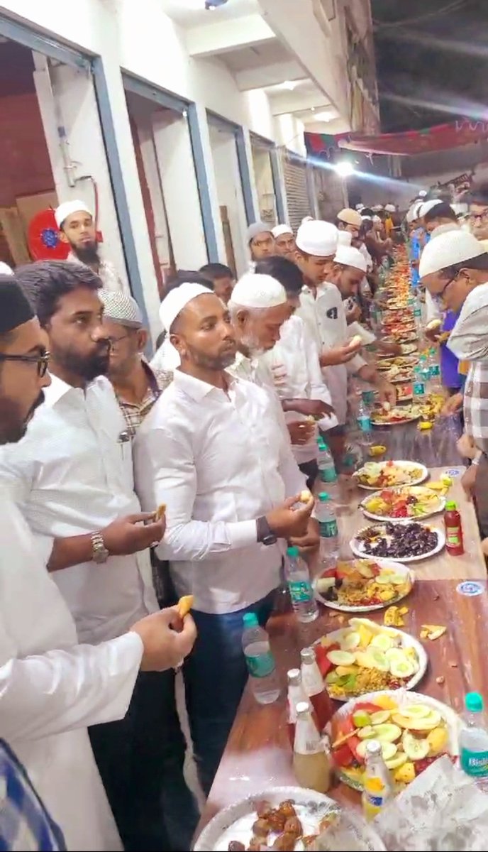 MohdRashedFaraz's tweet photo. Dawat-E-Iftar At Asif Nagar, Nampally Constituency.
AIMIM Nampally MLA @Md_MajidHussain Sb Along AIMIM Jubilee Hills Contested MLA & Shaikpet Corporator ๐๐จ๐ก๐๐ฆ๐ฆ๐๐ ๐๐๐ฌ๐ก๐๐ ๐
๐๐ซ๐๐ณ๐ฎ๐๐๐ข๐ง Attended #Dawat-E-Iftar At Asif Nagar.
#IftarWithRashedFarazuddin #Ramadanโฏ#Iftar