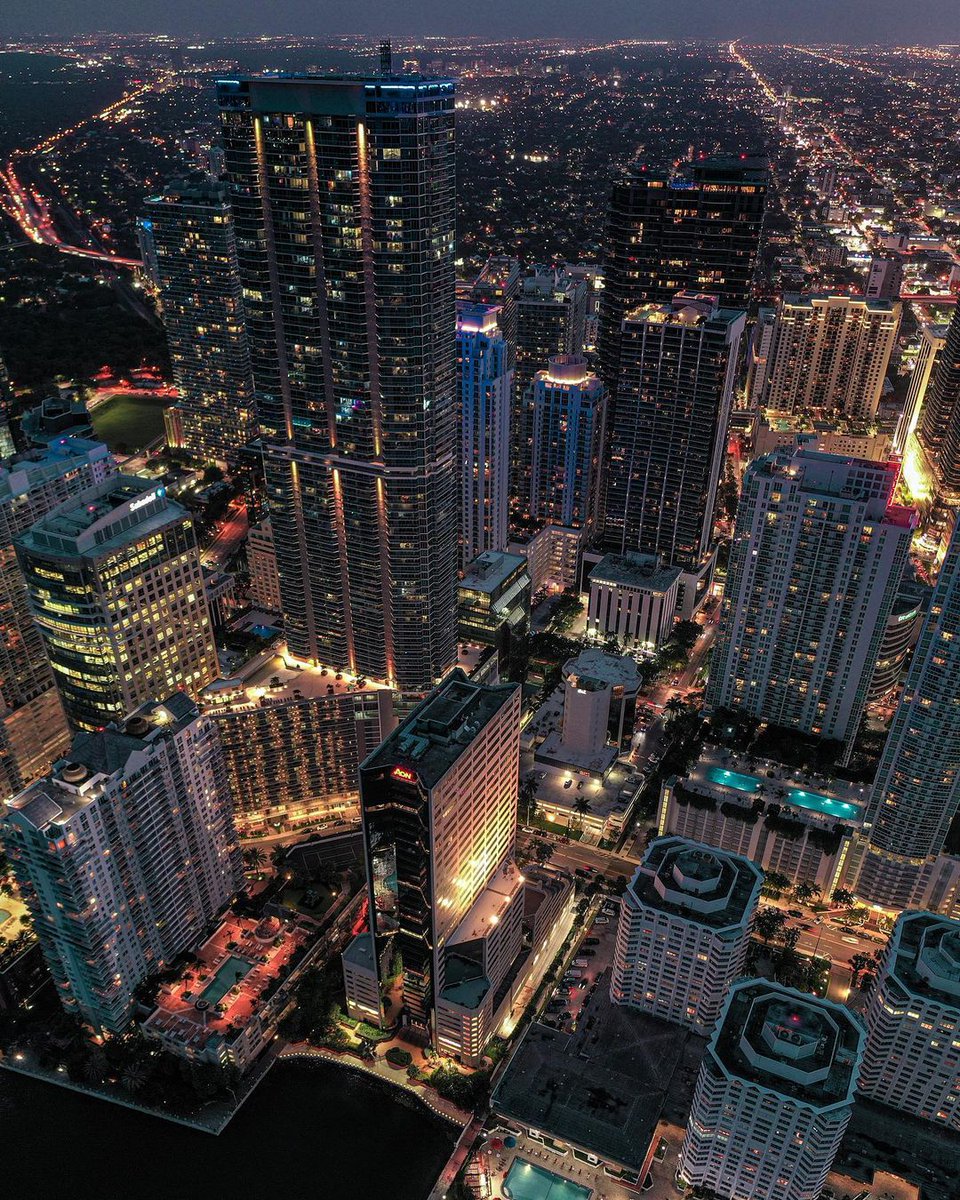 Endless possibilities and beautiful surroundings 🌃🤩 That’s what Miami is all about #FindYourMiami (via IG/josemacedo)