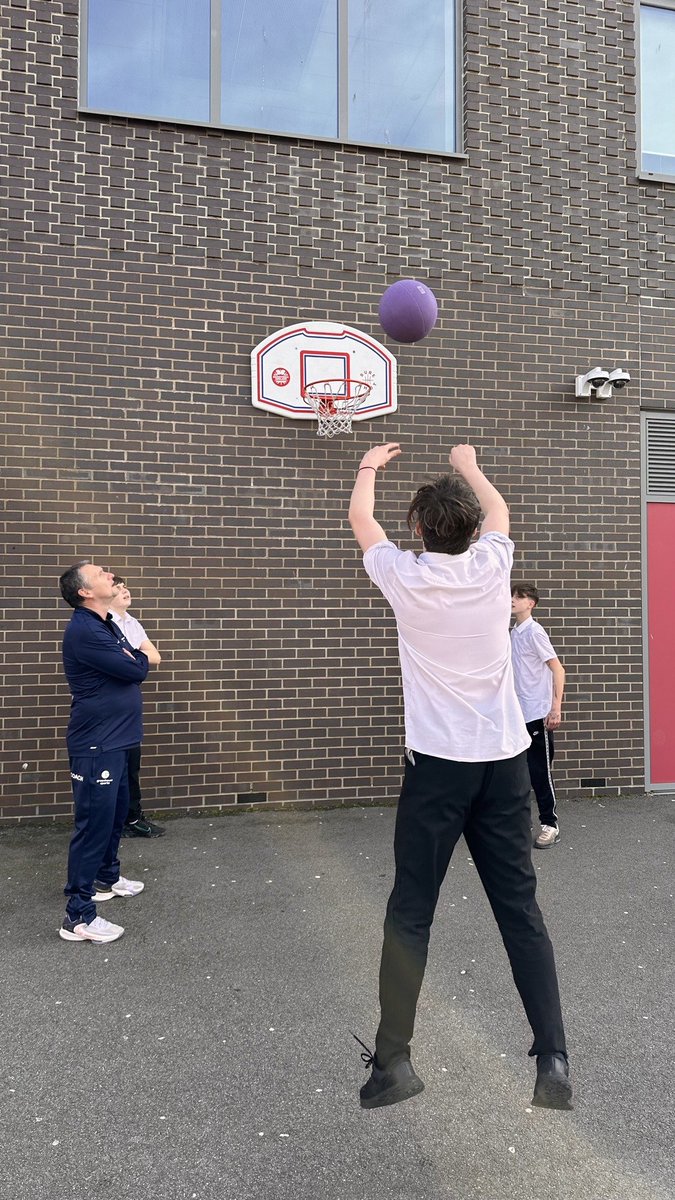 ArkCharter's tweet image. Coach Phil has been working hard with so many Charter students, running over 25 coaching and mentoring sessions a week! 📷
Over 100 students are currently signed up to Basketball sessions, learning new skills and working as a team to get those points!