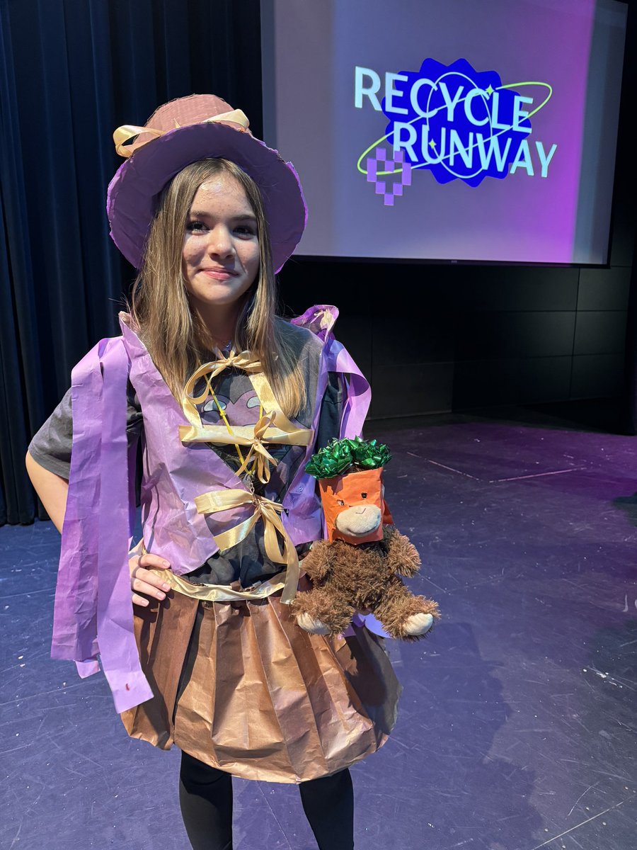 oakhillslions's tweet photo. Oak Hills Tech Theatre students created some awesome costumes for the Recycle Runway Fashion Show! All costumes were crafted entirely from recycled materials using the student’s creativity &amp; ingenuity. Congrats to Willy Wonka, the Mermaid, Jack Sparrow &amp; Batman! #LionsLearning https://t.co/xfUBRhWxJu